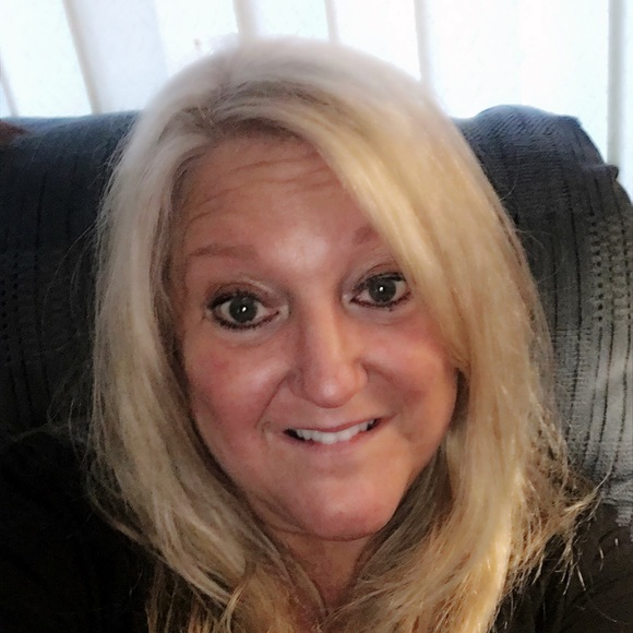 Meet your posher, Lisa - Picture 2 of 2